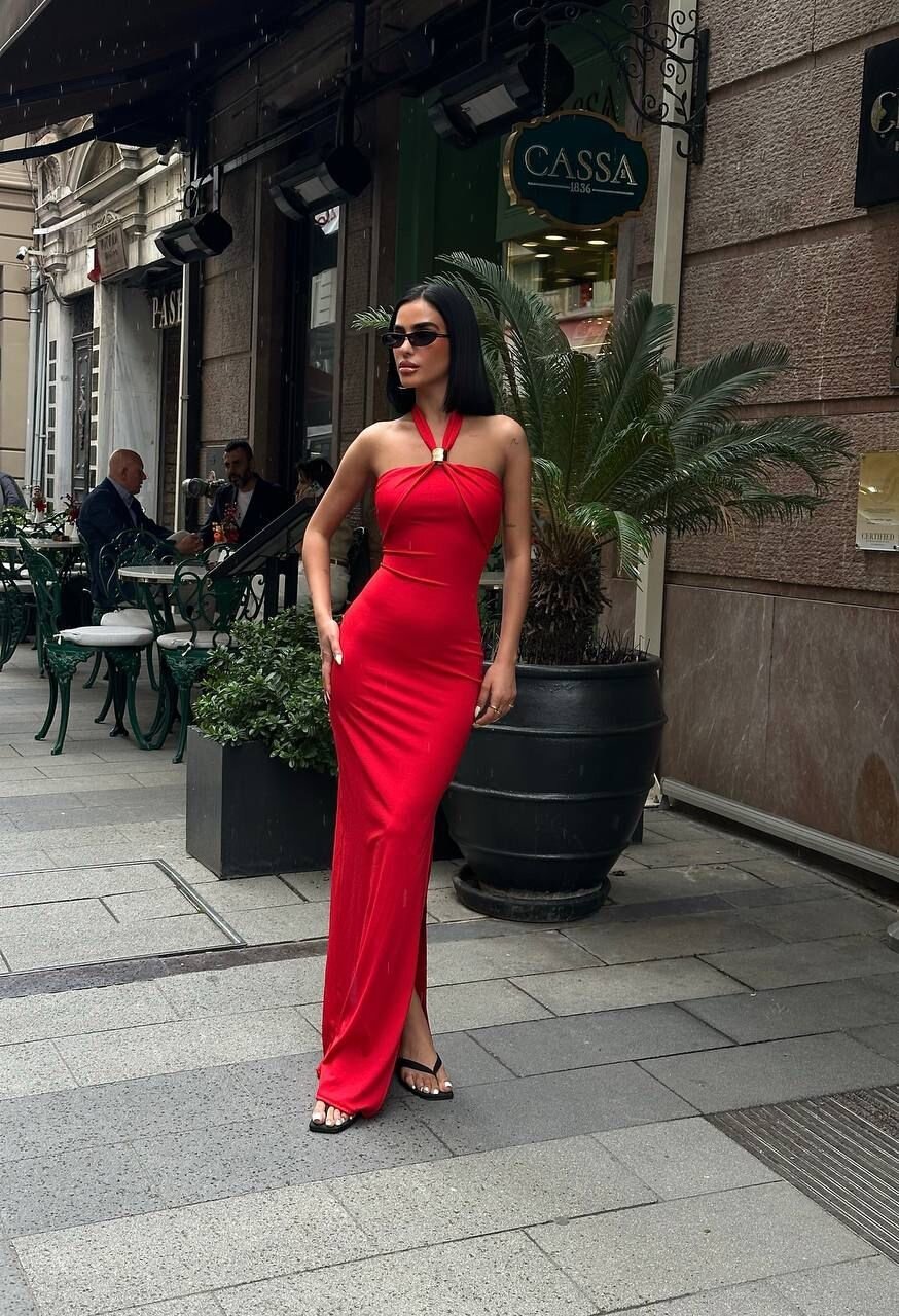 BOYUNDAN GEÇİRMELİ ELBİSE