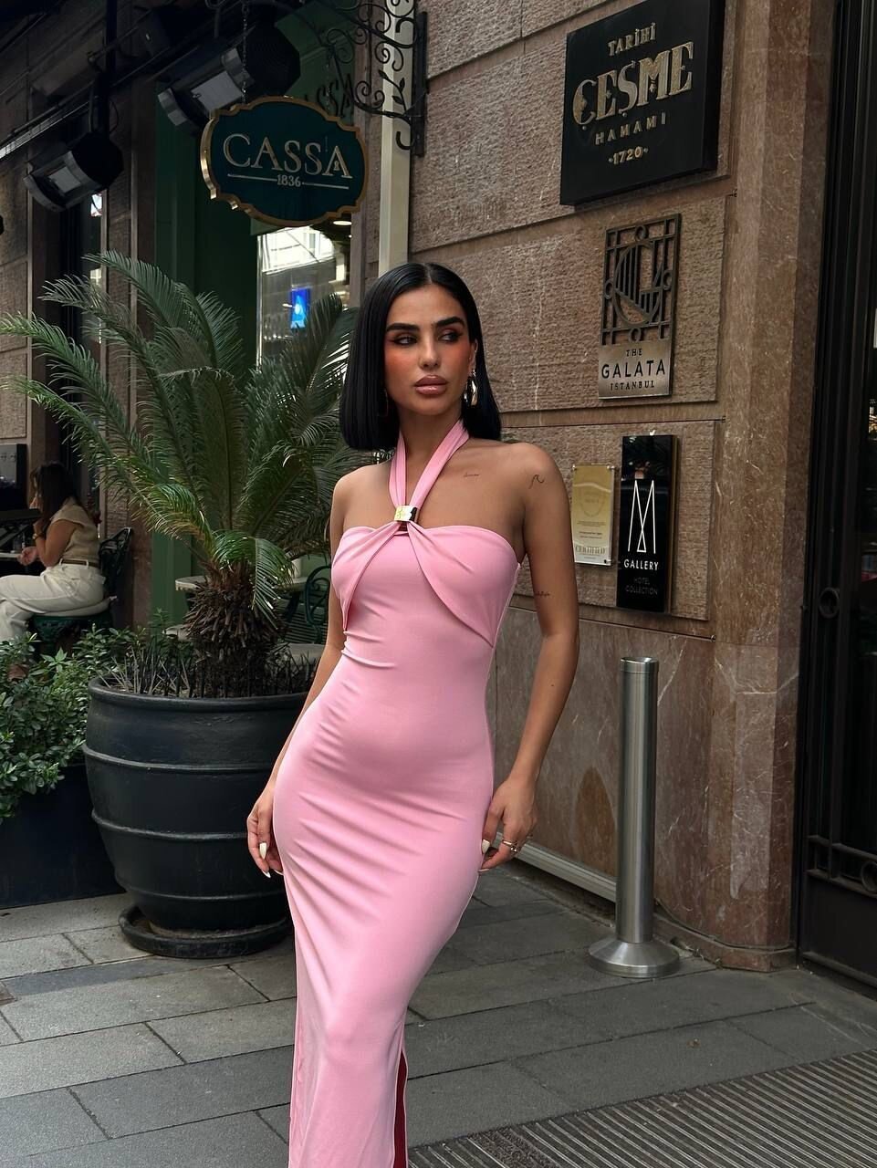 BOYUNDAN GEÇİRMELİ ELBİSE