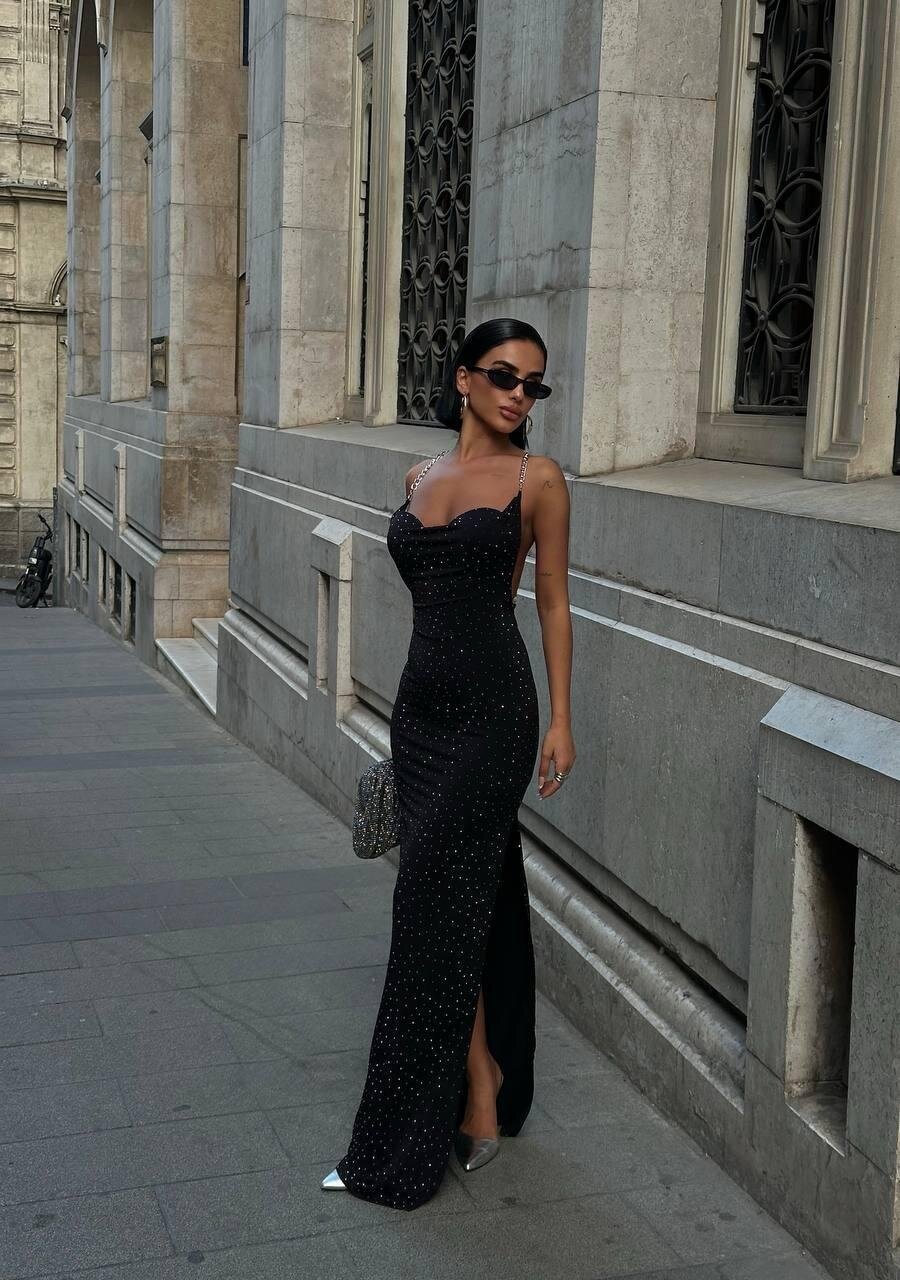 Gloplu Yırtmaçlı Elbise