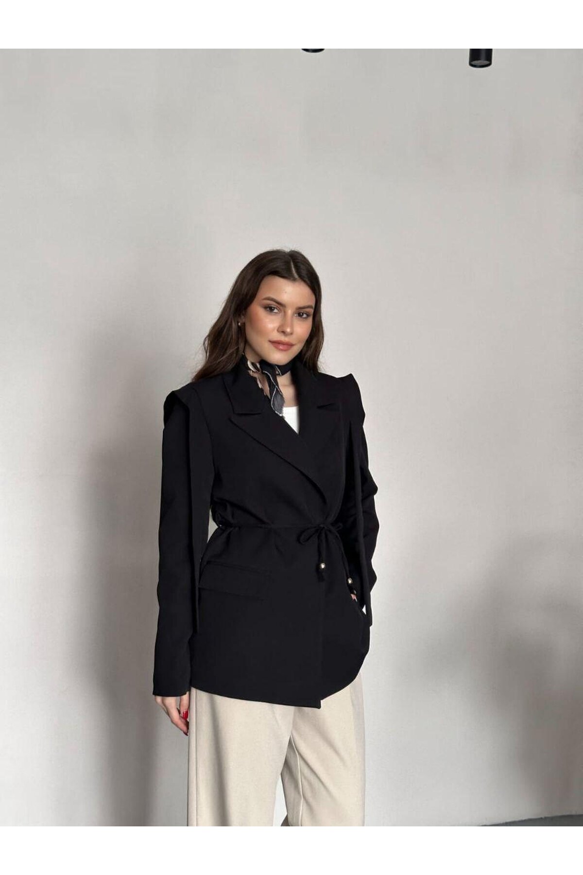 OMUZ KUŞAK SARKIK CEKET