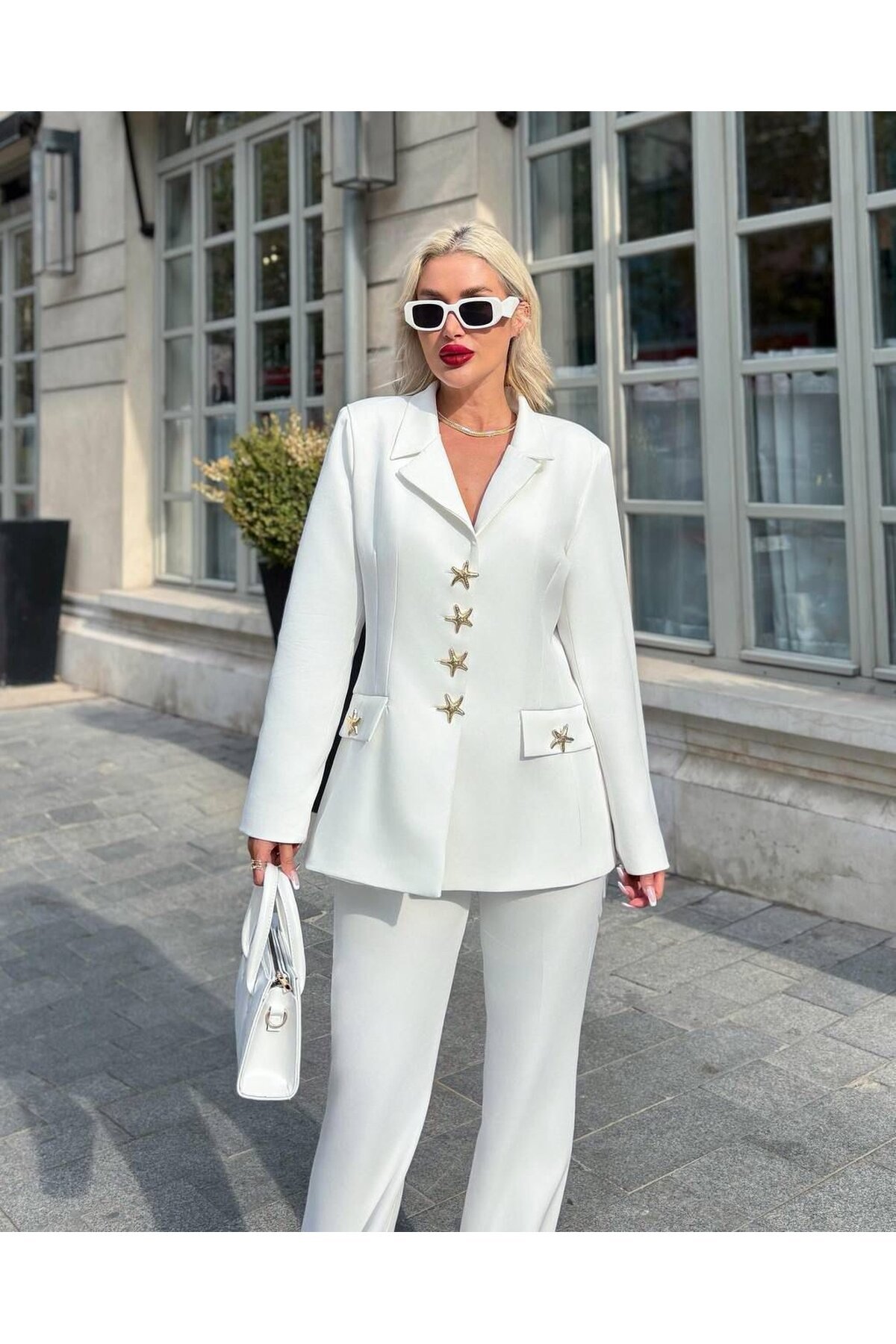 ÖZEL DÜĞME DETAYLI TAKIM