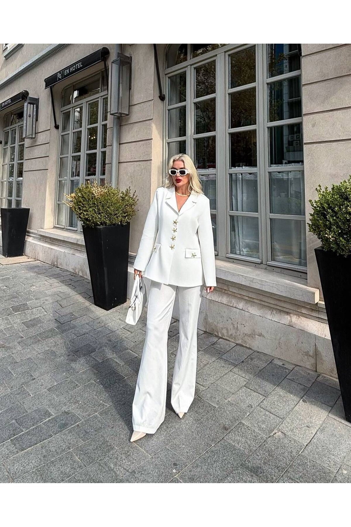 ÖZEL DÜĞME DETAYLI TAKIM