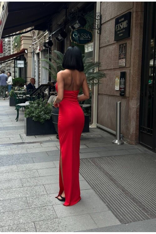 BOYUNDAN GEÇİRMELİ ELBİSE