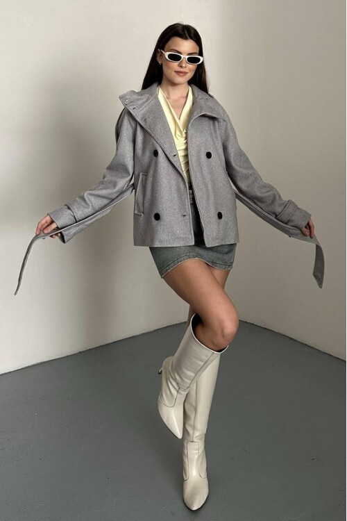 DÜĞMELİ KUŞAKLI KAŞE KISA KABAN