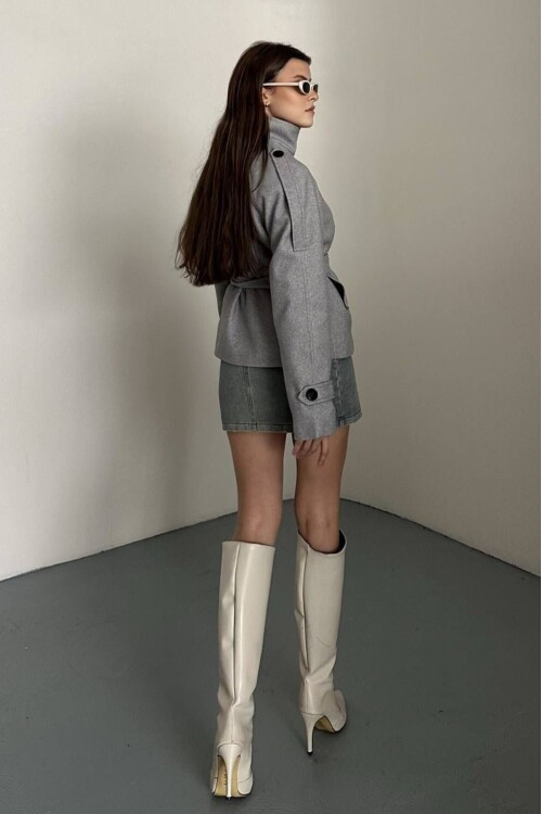 DÜĞMELİ KUŞAKLI KAŞE KISA KABAN