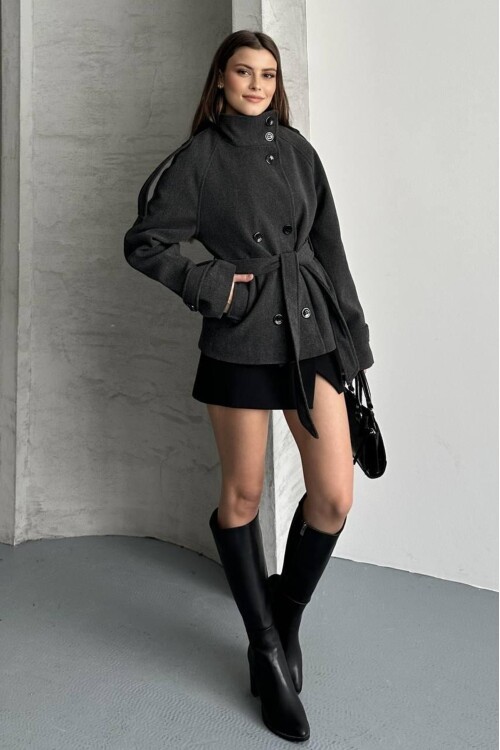 DÜĞMELİ KUŞAKLI KAŞE KISA KABAN