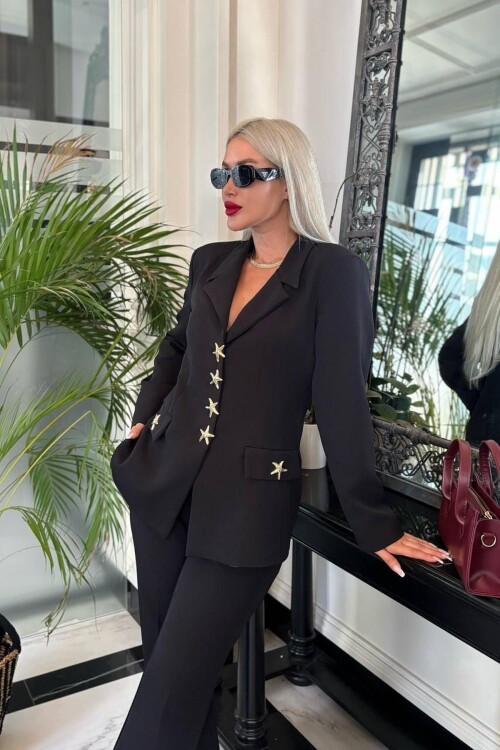 ÖZEL DÜĞME DETAYLI TAKIM