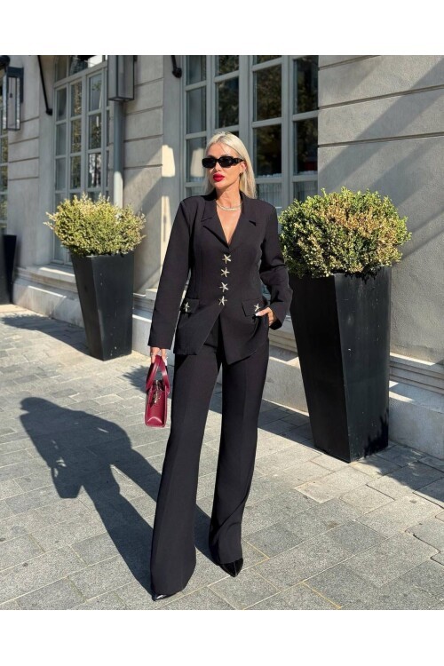 ÖZEL DÜĞME DETAYLI TAKIM