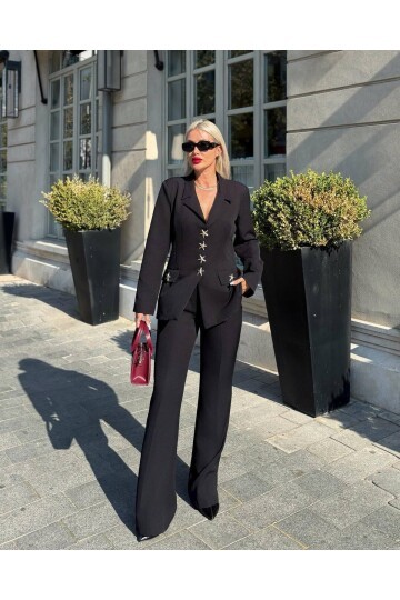 ÖZEL DÜĞME DETAYLI TAKIM